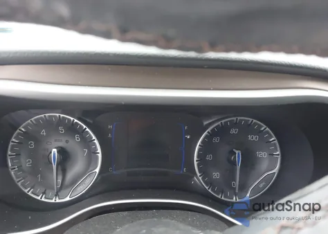 2017 Chrysler Pacifica Touring-L z USA, uszkodzony, nr VIN 2C4RC1BG8HR705077